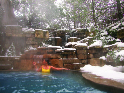 A woman relaxing in the hot spring pool at 100 Fountain Spa in Niagara-on-the-Lake.