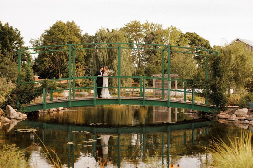 A rustic and elegant wedding hosted in The Gardens at Pillar and Post.