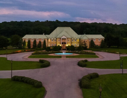 Château Des Charmes, a winery with outdoor activities in Ontario