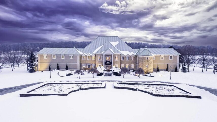 A winter wine tasting hosted at Château des Charmes in the Niagara-on-the-Lake.