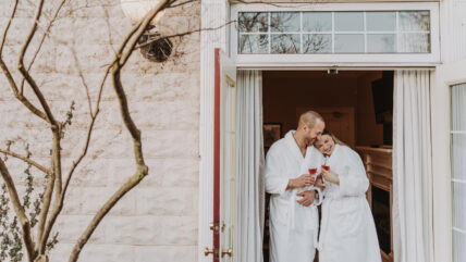 A couple enjoying the winter wonders in the Niagara Benchlands.