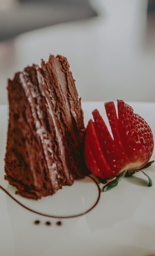 Enjoy delicate desserts at the best in Jordan, Ontario restaurants, Inn On The Twenty Restaurant.