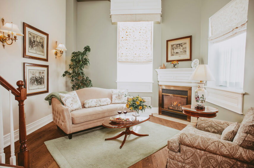 Spacious seating area in Loft Suite at Inn On The Twenty in Jordan Village