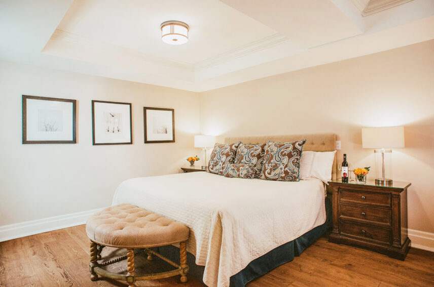 Bright and spacious Premium Guest Suite at Inn On The Twenty in Jordan Village