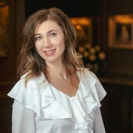 Lily Kazan General Manager Queen's Landing Hotel