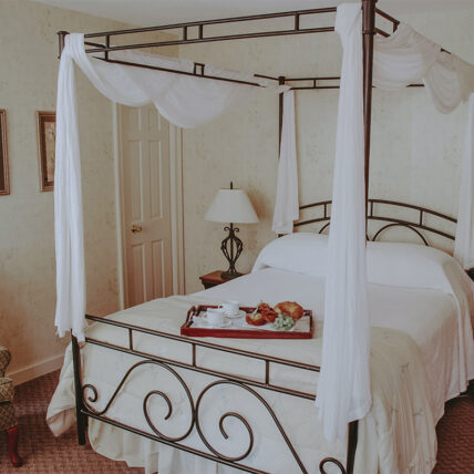 Quaint accommodations at the Moffat Inn in Niagara-on-the-Lake
