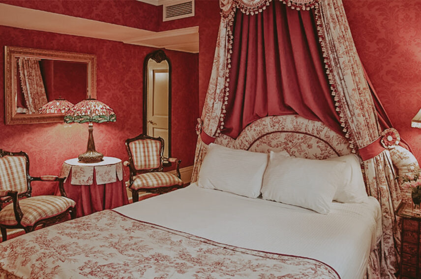 Prince of Wales Hotel Traditional Guestroom Queen Bed