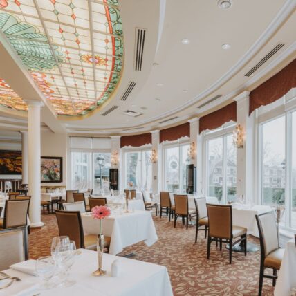 Fine dining room at Tiara Restaurant for the perfect Easter brunch in Ontario