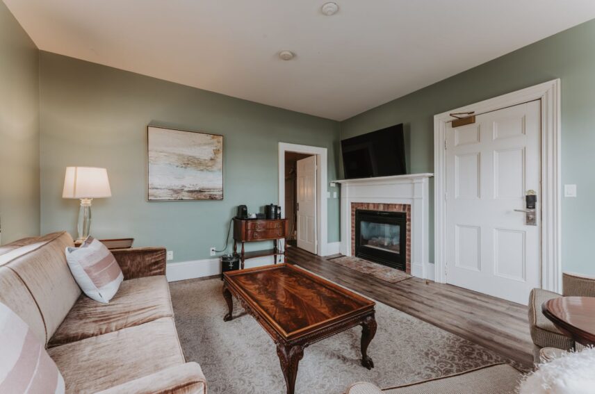 Living room area of the Lower Cottage Guest room at Queen's Landing in Niagara-on-the-Lake.