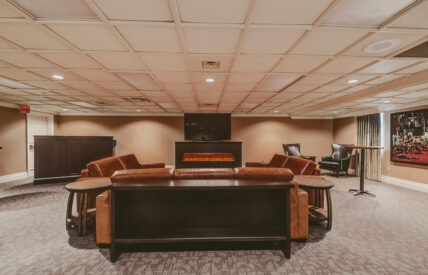 Emerald venue for small meetings and breakout rooms at the Queens Landing Hotel in Niagara-on-the-Lake