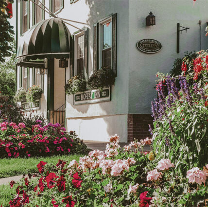 Entrance to Moffat Inn in Niagara-on-the-Lake