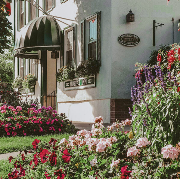 Entrance to Moffat Inn in Niagara-on-the-Lake