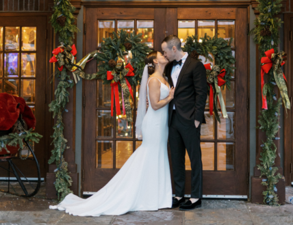 Newlyweds kissing outside of the Pillar and Post hotel.